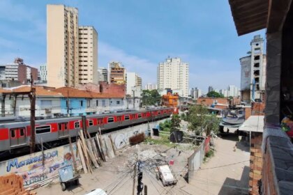moinho-lula-tarcisio-acordo-moradias-gratuitas-o-acordo-de-cessao-da-area-foi-retomado-foto-governo-de-sao-paulo-comitiva-de-ministros-do-governo-lula-visitou-a-comunidade-nesta-quinta-feira-15-foto-governo-de-sao-paulo-tvt-news