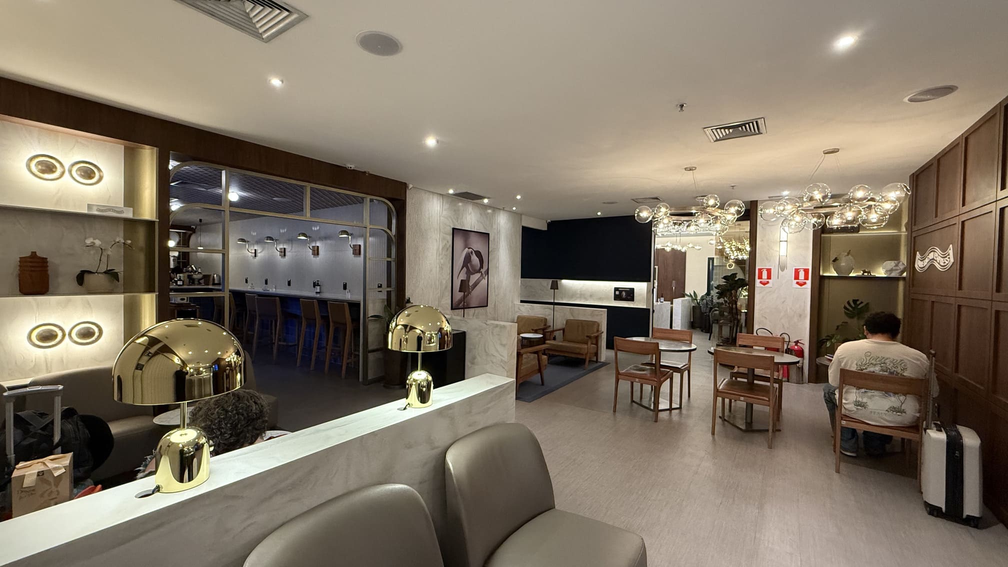 1749641306 696 Sala VIP Amex em Guarulhos como esta o novo espaco