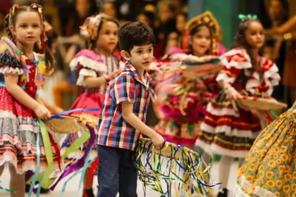 24-de-junho-e-dia-de-sao-joao-sinonimo-de-festa-junina-quadrilha-infantil-se-apresenta-na-festa-do-dia-de-sao-joao-no-parque-do-povo-em-campina-grande-foto-tomaz-silva-agencia-brasil-tvt-news