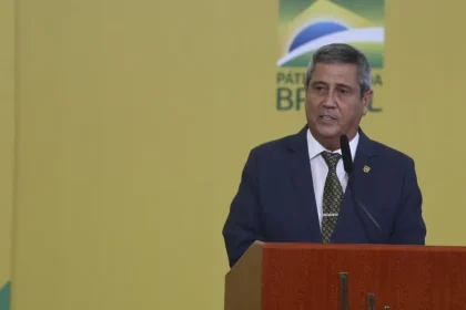 Braga Netto se irrita e acusa Mauro Cid de mentir.webp.webp
