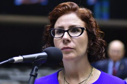 lider-do-pt-pede-que-carla-zambelli-seja-procurada-pela-interpol-deputada-federal-carla-zambelli-foto-zeca-ribeiro-camara-dos-deputados-tvt-news