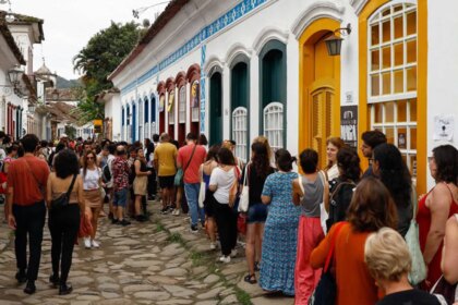 flip-homenageia-leminski-mesas-marina-silva-arnaldo-antunes-paraty-homenagem-reproducao-tvt-news
