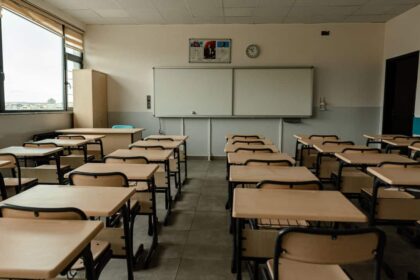 Greve no DF professores param nesta segunda 2 e escolas.jpg