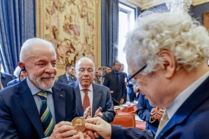 Os-Imortais-franceses-incluem-a-palavra-“multilateralismo”-no-dicionário-em-homenagem-ao-presidente-Lula. Foto:-Ricardo-Stuckert-/-PR-tvt-news