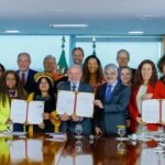 o-presidente-lula-ministros-ministras-parlamentares-e-autoridades-durante-a-sancao-da-nova-lei-de-cotas-representatividade-no-servico-publico-foto-ricardo-stuckert-pr-tvt-news