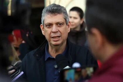 marcio-macedo-visita-favela-moinho-presidente-lula-iof-decreto-rovena-rosa-agencia-brasil