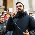 Zohran-Mamdani-sera-o-candidato-do-Partido-Democrata-na-corrida-pela-prefeitura-de-Nova-York-Créditos-Wikicommons-TVT-News
