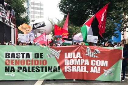 manifestantes-fazem-ato-pro-gaza-em-sao-paulo--manifestantes-defenderam-que-governo-brasileiro-rompa-as-relacoes-comerciais--foto-guilherme-jeronymo-agencia-brasil