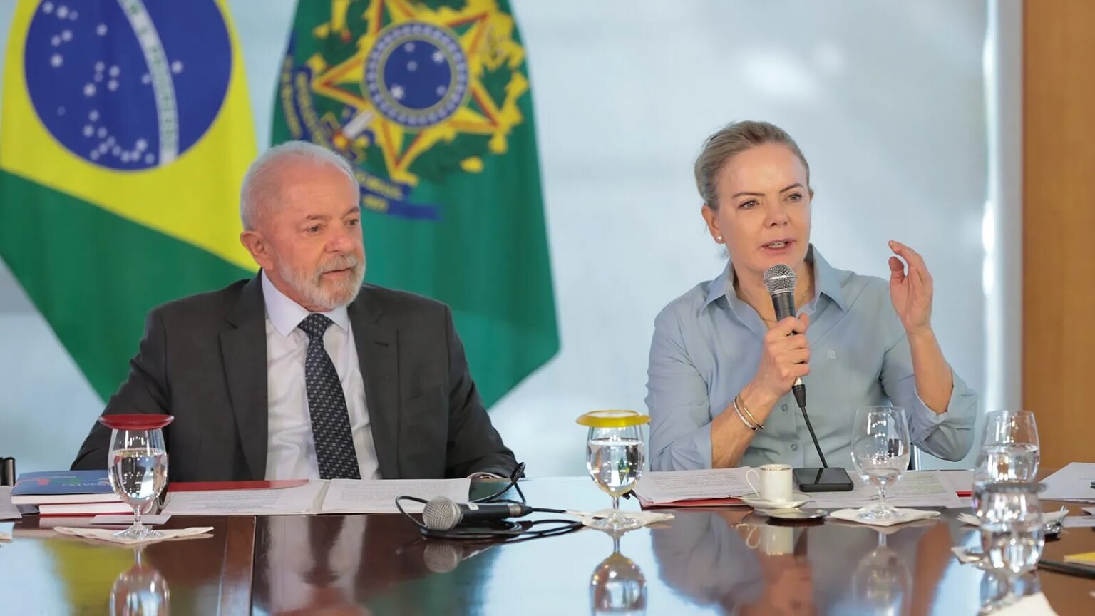 ministra-de-lula-gleisi-hoffmann-conversa-com-a-tvt-e-outros-veiculos-gleisi-hoffmann-assumiu-o-ministerio-em-marco-desse-ano-foto-gil-ferreira-ascom-sri-tvt-news