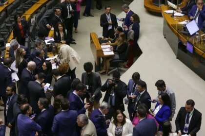 congresso-aprova-usar-emendas-para-salarios-saudeo-texto-torna-os-municipios-ainda-mais-dependentes-dos-parlamentares