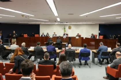 acompanhe-agora-o-interrogatorio-de-bolsonaro-e-mais-sete-reus-o-ministro-do-supremo-tribunal-federal-stf-alexandre-de-moraes-comeca-a-ouvir-os-reus-do-nucleo-1-na-acao-da-trama-golpista-os-interrogatorios-ocorrerao-presencialmente-na-sala-de-julgamentos-da-primeira-turma-da-corte-foto-valter-campanato-agencia-brasil-tvt-news