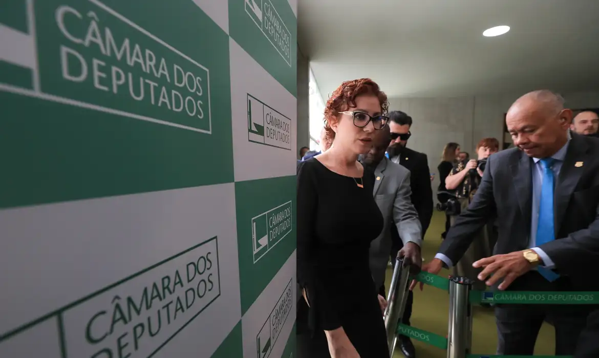 stf-vai-investigar-zambelli-por-coacao-e-obstrucao-carla-zambelli-teve-prisao-decretada-e-o-nome-deve-entrar-na-lista-de-procurados-da-interpol-foto-lula-marques-ebc-tvt-news
