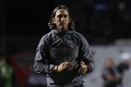 Zubeldía - assumiu - o - cargo - em - abril - do - ano - passado. - Foto: - Rubens - Chiri - / - São - Paulo - FC-tvt-news