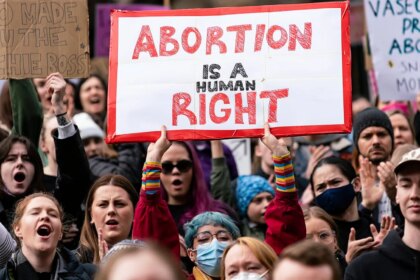 aborto-parlamento-reino-unido-descriminalizacao-aborto-parlamento-reino-unido-descriminalizacao-100-mulheres-foram-investigadas-por-suspeita-de-aborto-nos-ultimos-cinco-anos-foto:-matt-hrkac-wikimedia-commons-tvt-news