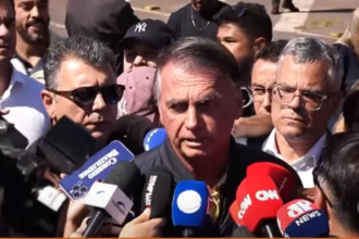 Bolsonaro da entrevista apos sair da PF suprema humilhacao.png