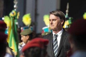 Bolsonaro e proibido de se aproximar de embaixadas em Brasilia.jpg