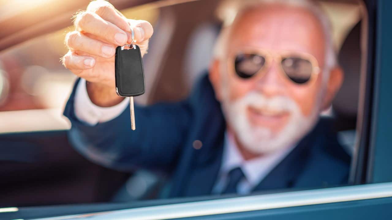 Carro novo com preço reduzido? Idosos ganham direito a descontos e isenções; veja regras 1 Carro novo com preco reduzido Idosos ganham direito a descontos.jpg