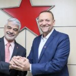 edinho-silva-e-eleito-presidente-do-pt-ate-2029-com-apoio-de-lula-humberto-costa-cumprimenta-edinho-silva-novo-presidente-do-pt-foto-roberto-stuckert-filho-tvt-news