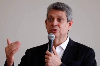 governo-defende-justica-tributaria-e-nao-alta-de-imposto-diz-ministro-queremos-que-eles-paguem-igual-ao-que-nos-pagamos-frisou-macedo-foto-tania-rego-agenciabrasil-tvt-news