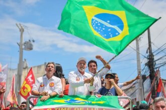 Mais patriota do que Bolsonaro Lula lanca campanha em resposta.jpg