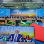 sancao-de-trump-contra-brasil-e-chantagem-politica-e-mira-o-brics-isso-foi-uma-reacao-muito-espontanea-e-bruta-a-cupula-dos-brics-afirma-economista-foto-ricardo-stuckert-pr-tvt-news