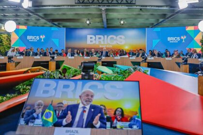 sancao-de-trump-contra-brasil-e-chantagem-politica-e-mira-o-brics-isso-foi-uma-reacao-muito-espontanea-e-bruta-a-cupula-dos-brics-afirma-economista-foto-ricardo-stuckert-pr-tvt-news