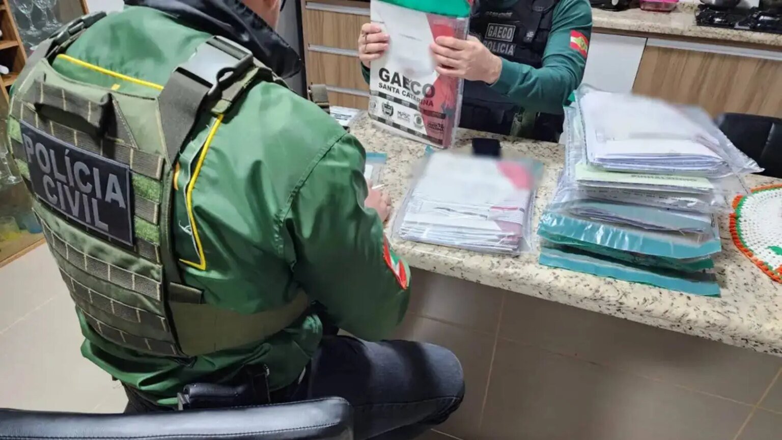 seis-advogados-sao-presos-por-suspeita-de-lesar-mais-de-mil-idosos-mandados-foram-cumpridos-em-13-municipios-foto-mpsc-divulgacao-tvt-news