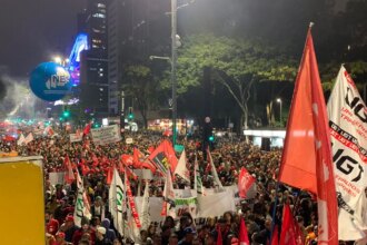Trabalhadores ocupam a Paulista contra 6x1 super ricos Centrao e Trump.jpeg