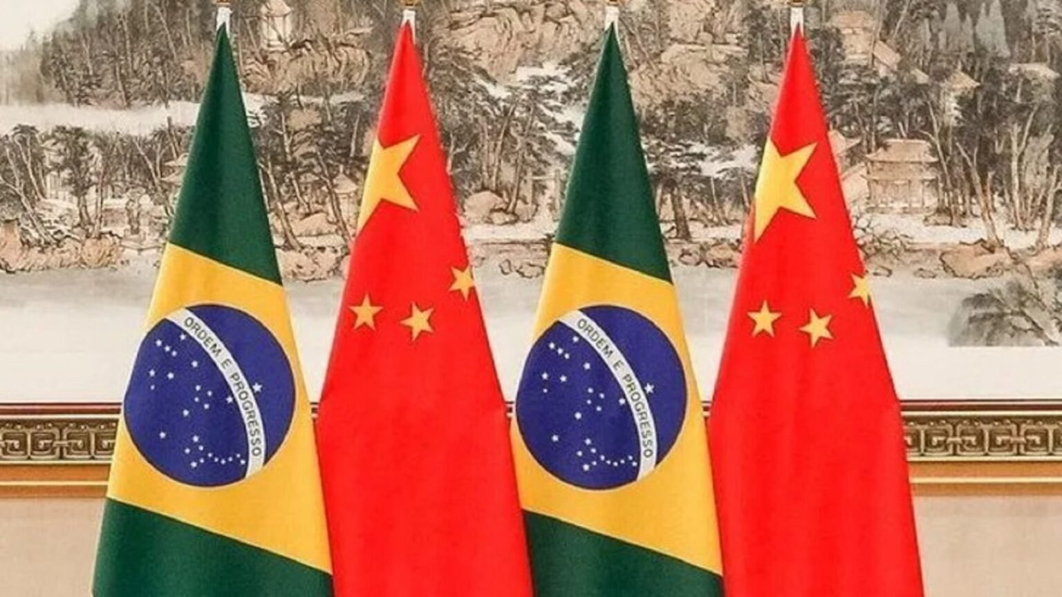 Brasileiros se afastam dos EUA e se aproximam da China.jpg