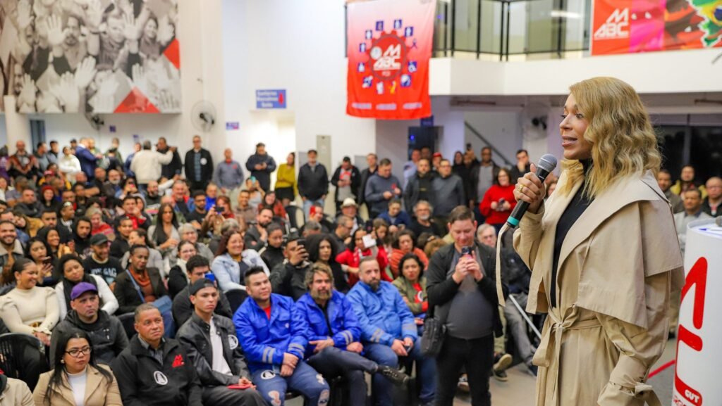 erika-hilton-e-metalurgicos-do-abc-lutam-contra-a-escala-6x1-o-encontro-teve-como-foco-central-a-luta-pelo-fim-da-escala-6x1-e-a-reducao-da-jornada-de-trabalho-sem-reducao-de-salarios-foto-adonis-guerra-tvt-news