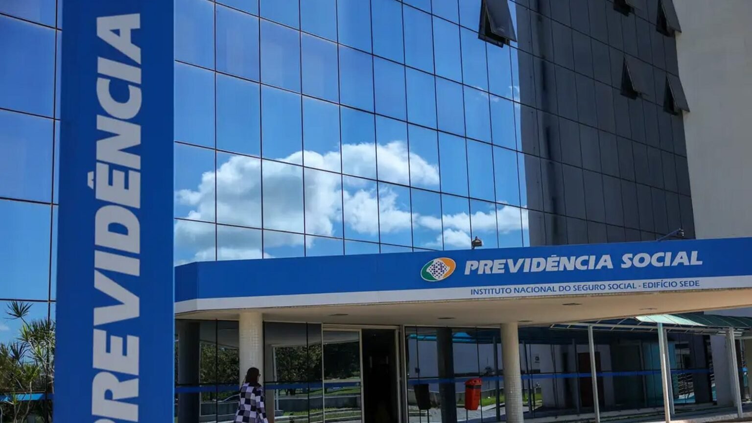 inss-suspende-contrato-crefisa-fabio-rodrigues-pozzebom-agencia-brasil-tvt-news