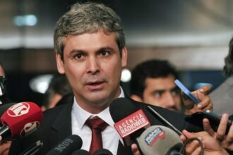 Lider do PT quer Bolsonaro preso preventivamente e aciona STF.jpg