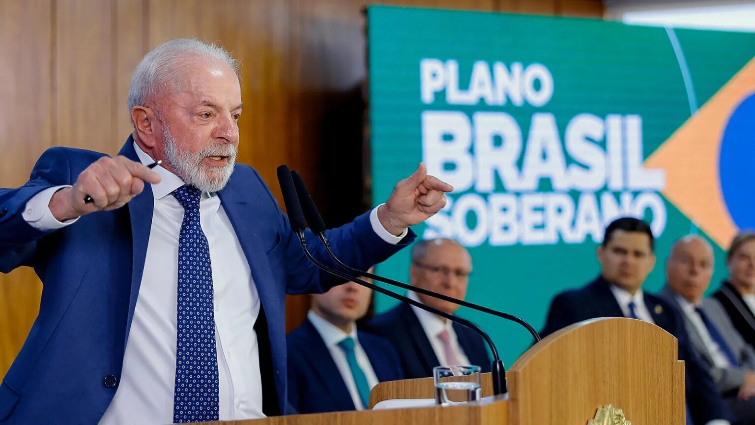 Lula deve discutir tarifaço de Trump, entregas e novo slogan em reunião ministerial 1 tarifaco-fiesp-abrafrutas-apoiam-plano-governo-lula-lula-durante-cerimonia-de-assinatura-da-mp-brasil-soberano-foto-ricardo-stuckert-pr-tvt-news