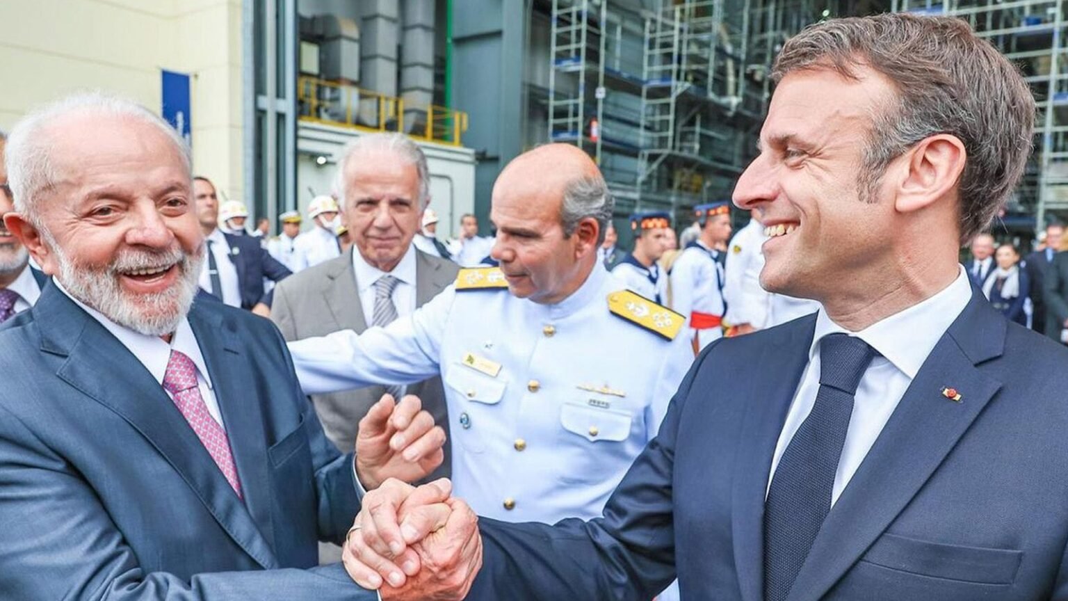 Lula e Macron se comprometem a mais diálogo para acordo Mercosul-UE 1 lula-macron-comprometem-mais-dialogo-acordo-mercosul-ue-ricardo-stuckert-pr-tvt-news