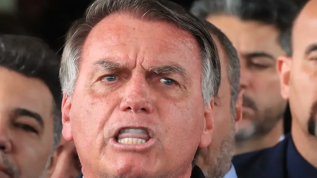 prisao-domiciliar-de-bolsonaro-e-decretada-ex-presidente-jair-bolsonaro-durante-declaracao-a-imprensa-apos-virar-reu-no-stf-prisao-domiciliar-de-bolsonaro-foi-decretada-nesta-segunda-foto-lula-marques-agencia-brasil-tvt-news