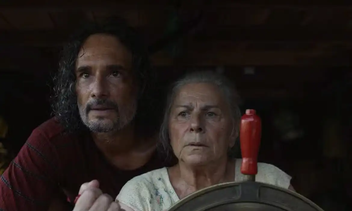 ultimo-azul-ganha-urso-de-prata-no-festival-de-berlim-cena-do-filme-ultimo-azul-premiado-no-festival-de-berlim-longa-trata-de-amazonia-distopica-foto-guilhermo-garza-desvia-tvt-news