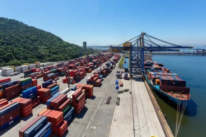 tarifaco-de-trump-exclui-44-6-das-exportacoes-do-brasil-para-eua-informa-mdic pouco-mais-de-um-terco-de-vendas-a-estados-unidos-pagara-tarifa-de-50 foto-diego-baravelli-minfra-tvt-news