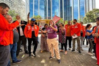 pelo-fim-dos-descontos-abusivos-da-previdencia-petroleiros-fazem-ato-no-dia-13-manifestacao-de-petroleiros-em-frente-ao-edisen-sede-da-petrobras-foto-fup-tvt-news
