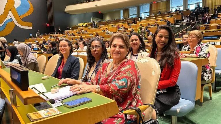 5a-conferencia-nacional-de-politicas-para-as-mulheres-comeca-dia-29-confira-programacao-ministra-das-mulheres-marcia-lopes-durante-reuniao-de-alto-nivel-na-80a-assembleia-geral-da-onu-ao-fundo-a-ex-presidenta-do-chile-michele-bachelet-a-conferencia-e-uma-iniciativa-do-ministerio-das-mulheres-foto-gov-br-tvt-news