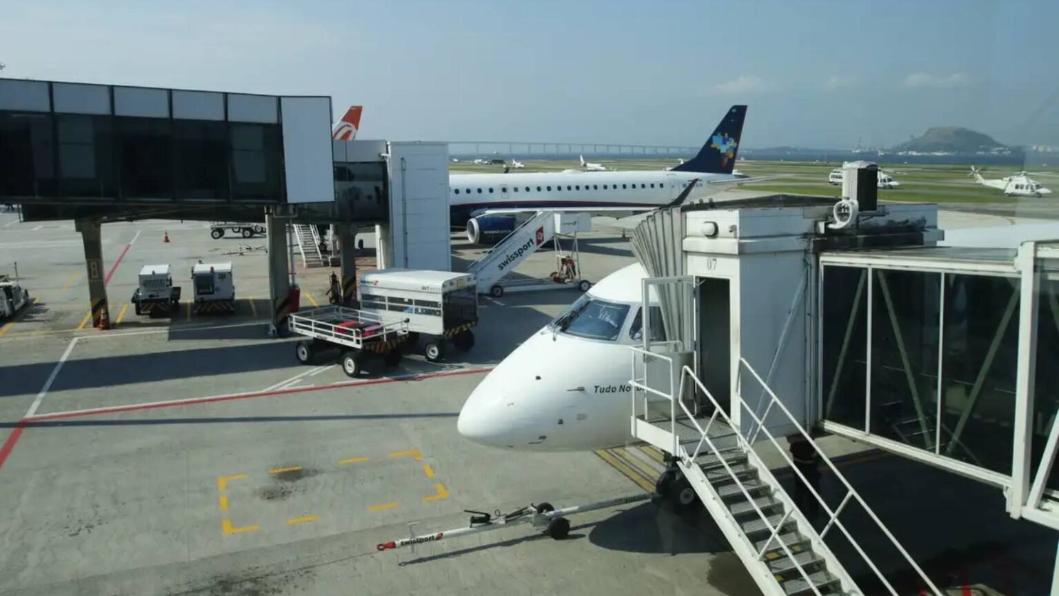 Anac orienta passageiros que perderam voos no Santos Dumont 1 anac-orienta-passageiros-que-perderam-voos-no-santos-dumont-derramamento-aconteceu-na-noite-de-segunda-29-foto-fernando-frazao-agenciabrasil-tvt-news