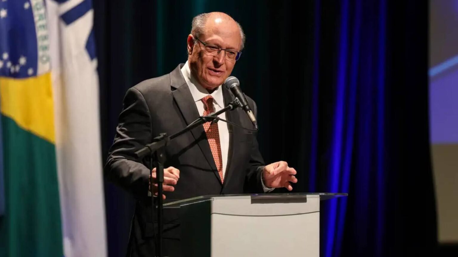 boa-quimica-entre-presidentes-vai-ajudar-no-tarifaco-diz-alckmin-dos-10-produtos-que-os-estados-unidos-mais-exportam-para-o-brasil-oito-tem-tarifa-e-zero-lembrou-alckmin-foto-tomaz-silva-agenciabrasil-tvt-news