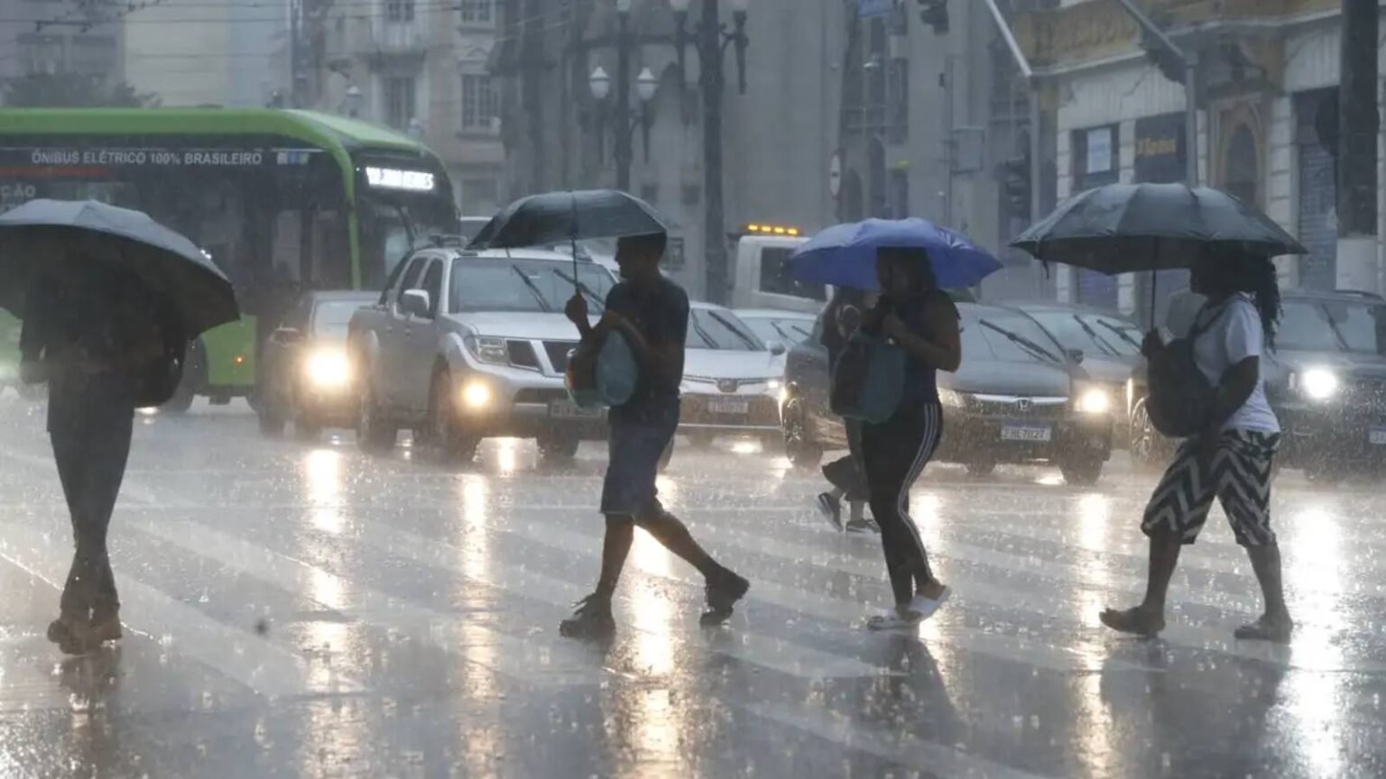 chuvas-em-sao-paulo-deixam-feridos-e-suspendem-operacao-de-montadora-alagamentos-queda-de-arvores-desabamentos-e-destelhamentos-afetaram-a-capital-foto-paulo-pinto-agenciabrasil-tvt-news