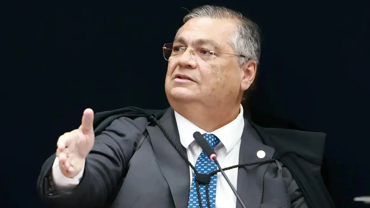 Dino pede a PF apuracao de ameacas apos voto para.jpg