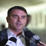 Flávio Bolsonaro pede orações e atualiza estado de saúde do ex presidente após hospitalização 2 Flavio Bolsonaro pede oracoes e atualiza estado de saude do.jpg