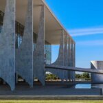 Homem tenta invadir Planalto e e impedido com tiros de.jpg