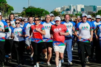 na-corrida-mec-95-anos-lula-mostra-que-esta-em-forma-e-o-brasil-segue-soberano-lula-e-ministros-particpam-da-corrida-que-comemora-o-aniversario-do-mec-saude-do-presidente-esta-em-dia-foto-ricardo-stuckert-tvt-news