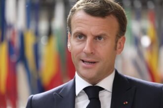 Macron e parado em rua de Nova York e surpreende.jpg