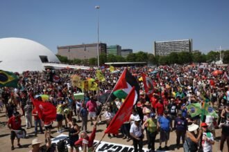 Milhares vão às ruas em atos contra PEC da Blindagem e PL da anistia 7 milhares-as-ruas-atos-contra-blindagem-e-anistia-milhares-protestaram-na-esplanada-dos-ministerios-em-brasilia-foto-marcelo-camargo-agencia-brasil-tvt-news