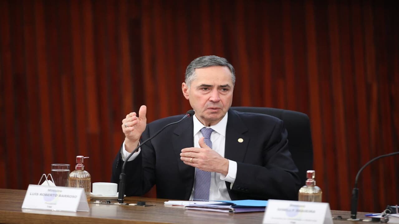 Ministro Barroso vai a retiro espiritual para decidir sobre saida.jpg