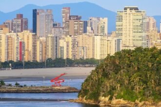 Novas regras em Santos podem proibir banho de mar e obrigar bares a fechar mais cedo, entenda 7 Novas regras em Santos podem proibir banho de mar e.jpg